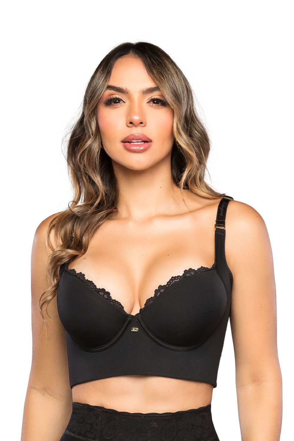 - Brasier negro SMI03050 con encaje en escote y control de espalda
- Vista frontal de brasier liso con copas completas
- Tirantes anchos ajustables y broche trasero con niveles