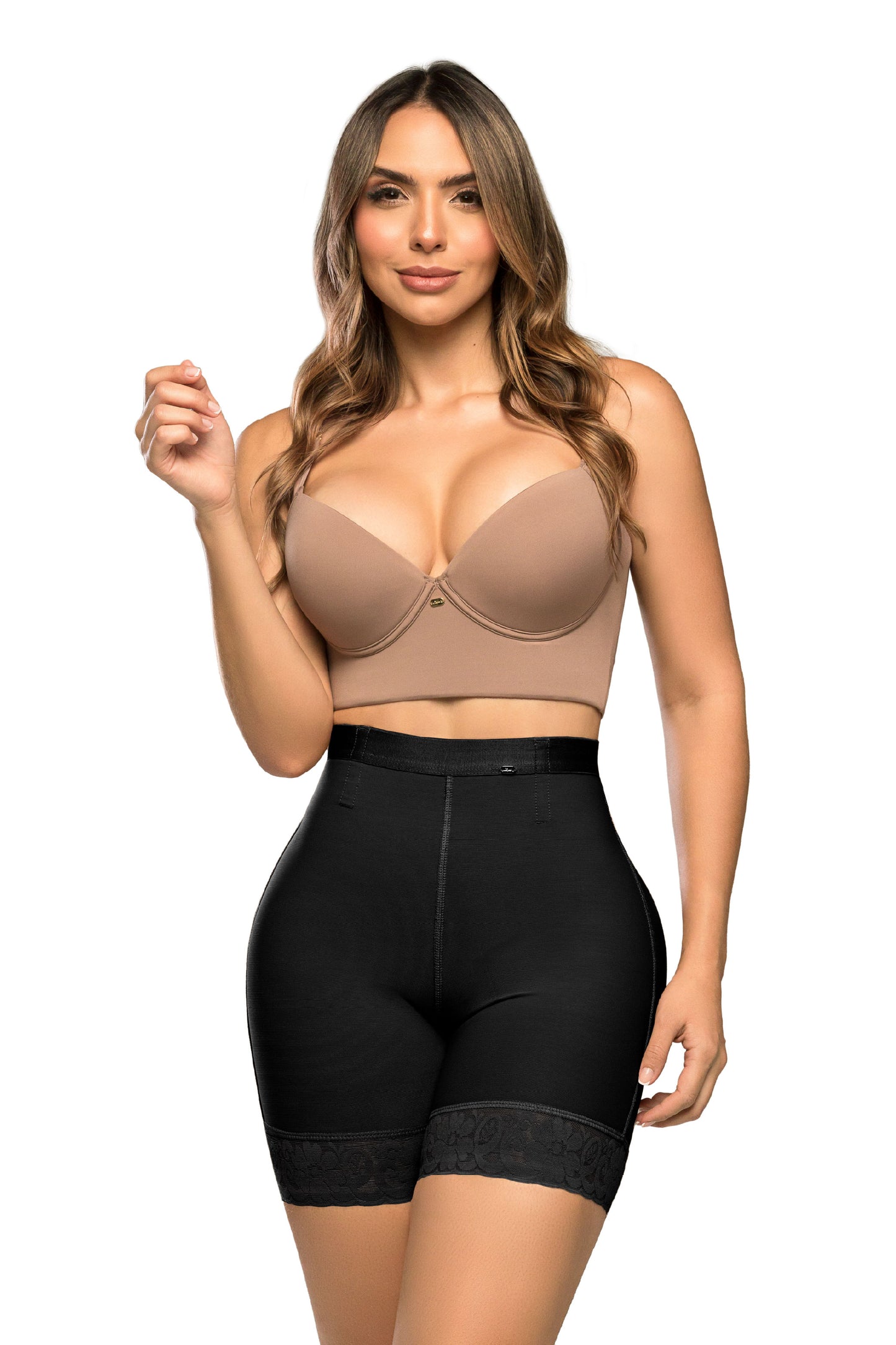 - Panty Ultrainvisible SMI4000 ATRACTIVA con encaje y control abdominal
- Vista posterior de panty moldeador con realce natural y efecto redondeado
- Detalle de encaje funcional y ajuste invisible del SMI4000