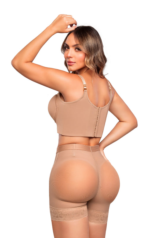 - Panty Ultrainvisible SMI4000 ATRACTIVA con encaje y control abdominal
- Vista posterior de panty moldeador con realce natural y efecto redondeado
- Detalle de encaje funcional y ajuste invisible del SMI4000